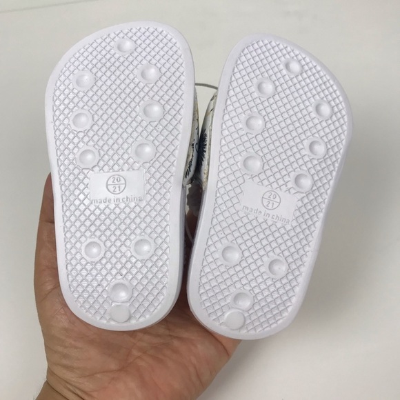 NWOT - Toddler Slide Slip On Slipper In White. Size: 20/21 - Picture 7 of 12